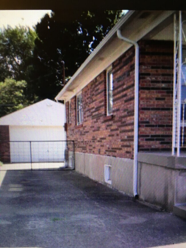 Foto del edificio - 3010 Taylorsville RD