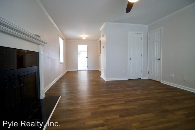Building Photo - 2 br, 1.5 bath House - 5620 Holly Road # A