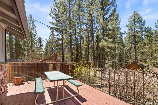 Foto del edificio - 383 Catalina Rd