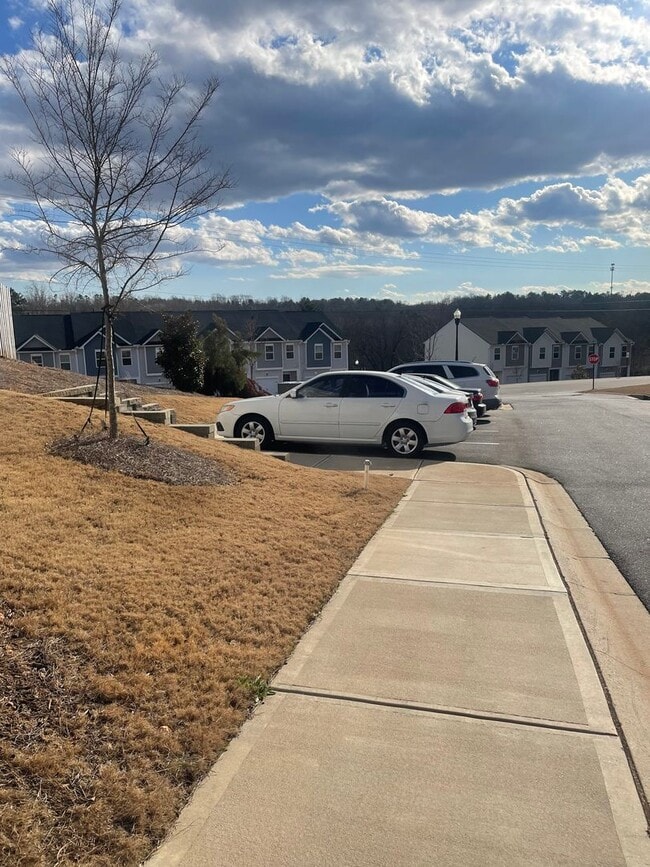 Building Photo - Lovely 3 bedroom 3 Bath Lovely  Townhome i...