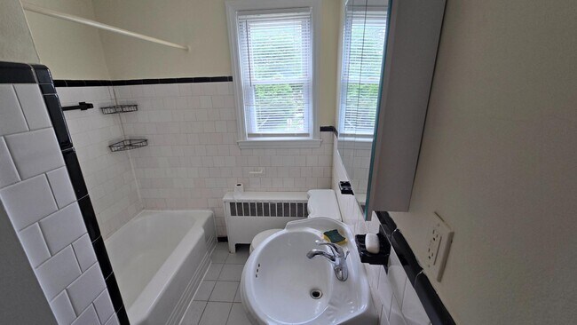 Building Photo - 6148 Parkway Dr