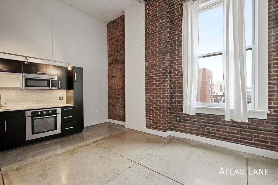 Primary Photo - High End, Spacious 1 Bed/ 1 Bath in NW