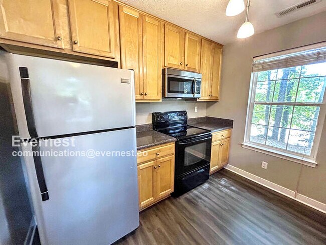 Foto del edificio - 4608 Twin Hickory Lake Dr