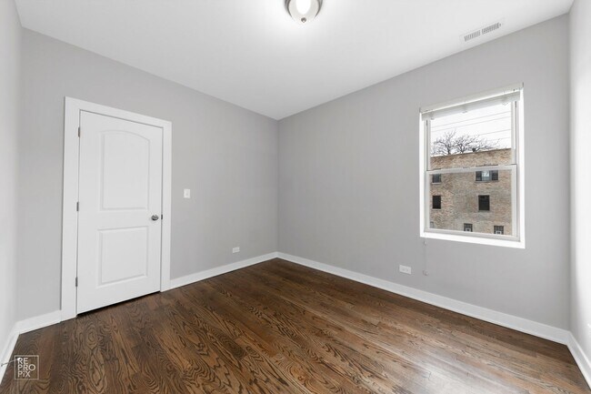 Foto del edificio - Little Village Rehab in a Great Location