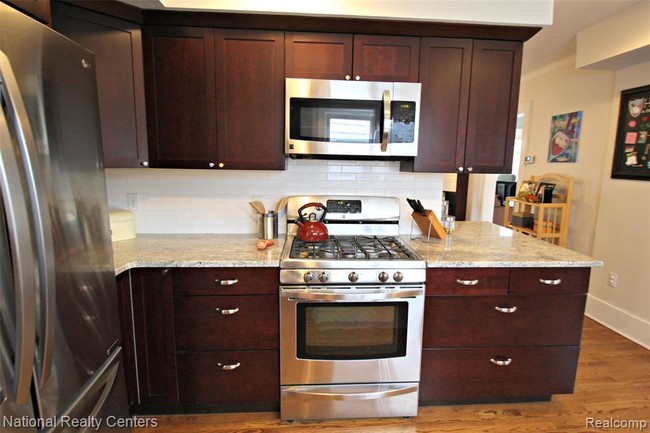 Building Photo - 405 Fairgrove Ave