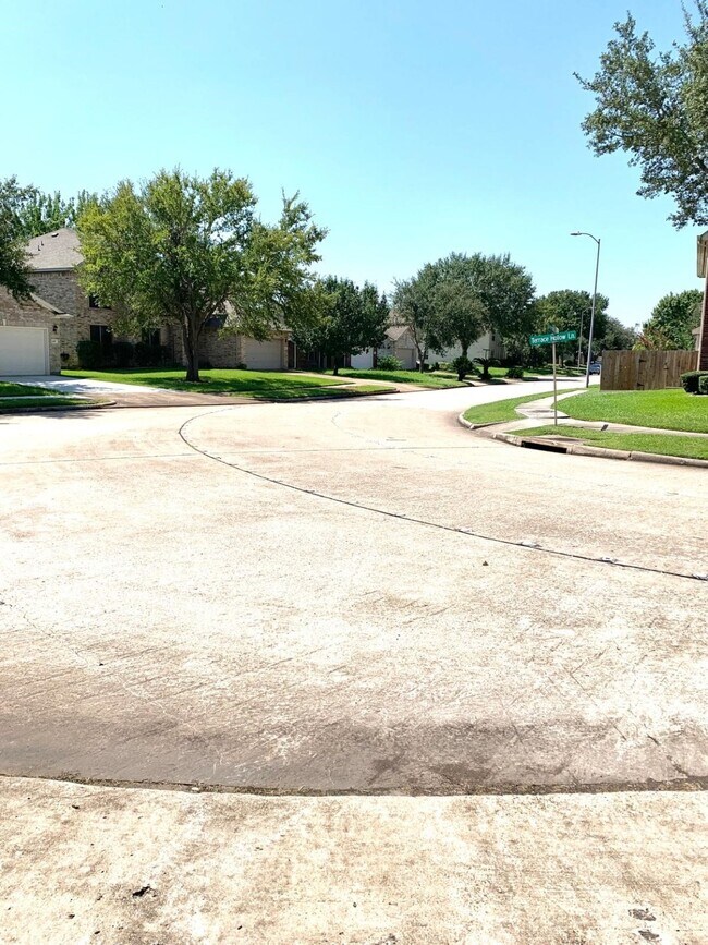 Foto del edificio - 16523 Terrace Hollow Ln