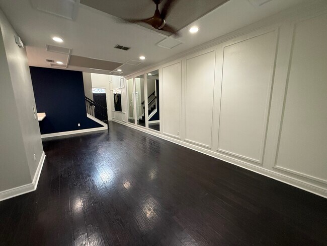 Building Photo - 13504 Fountainbleau Dr