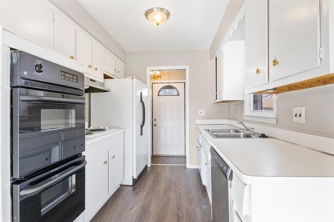 Photo - 29703 Hillbrook St House