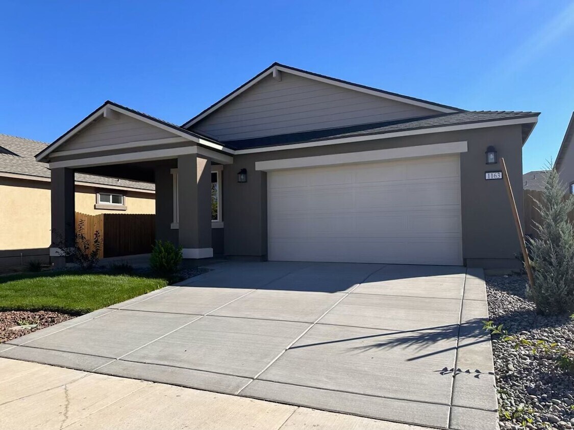 Foto principal - Newly Constructed West Carson Valley Home
