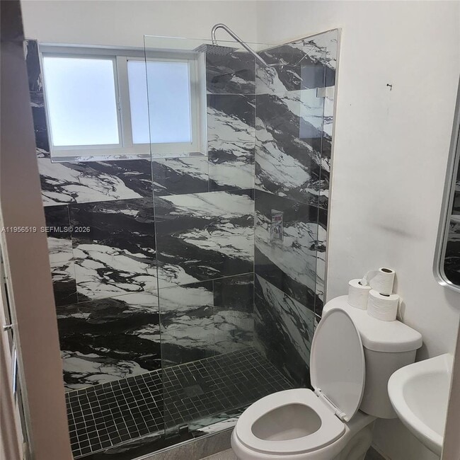 Building Photo - 1934 Madison St