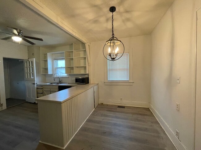 Building Photo - Charming Home Blending Vintage Character with Modern Updates.