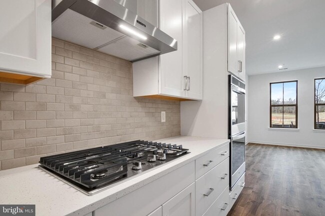 Building Photo - This stunning luxury 2-story condo has 3 beds & 2.5 baths with over 1500 sq ft of living space.