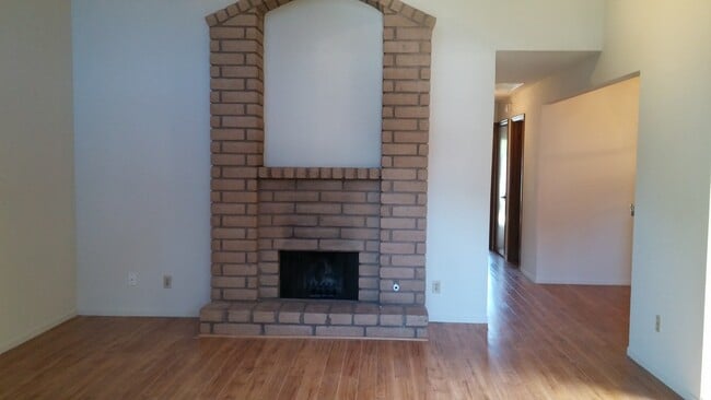 Building Photo - Northwest single level condo offering many...