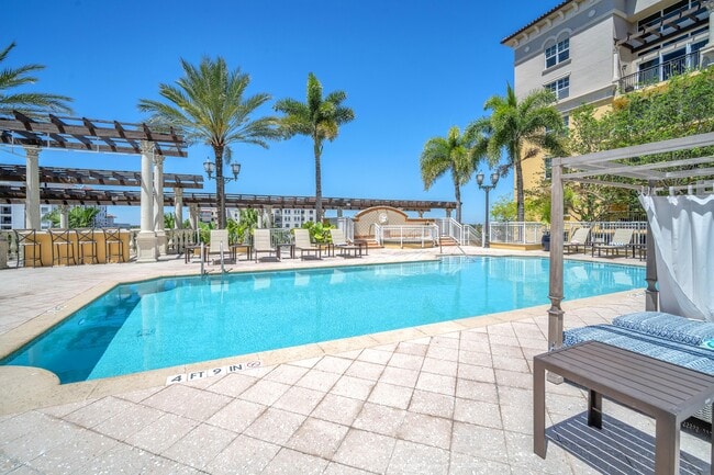 Foto del edificio - The Residences at Royal Palm Place