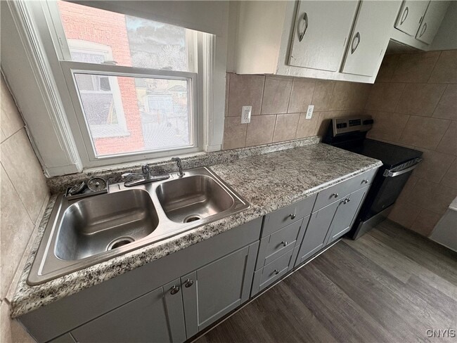 Building Photo - 90 Washington St