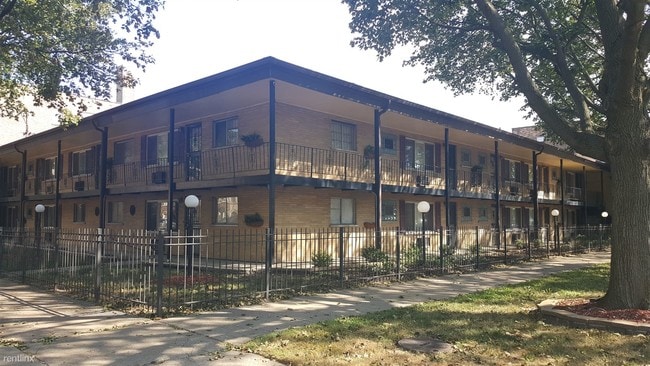 Building Photo - 8109 S King Dr