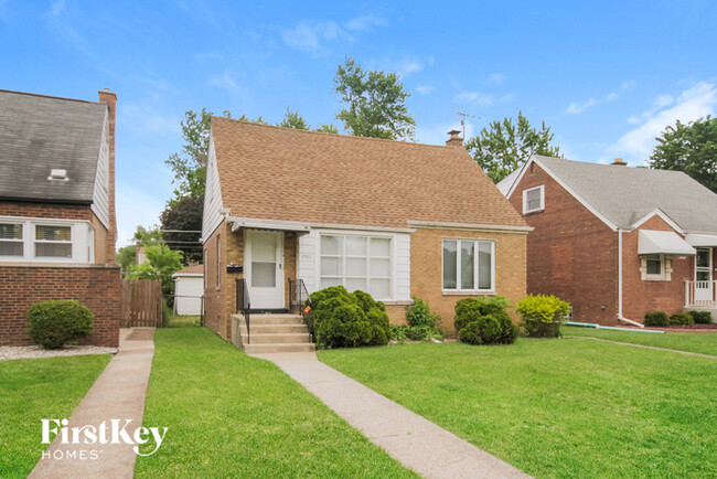 Building Photo - 1571 Kenilworth Dr