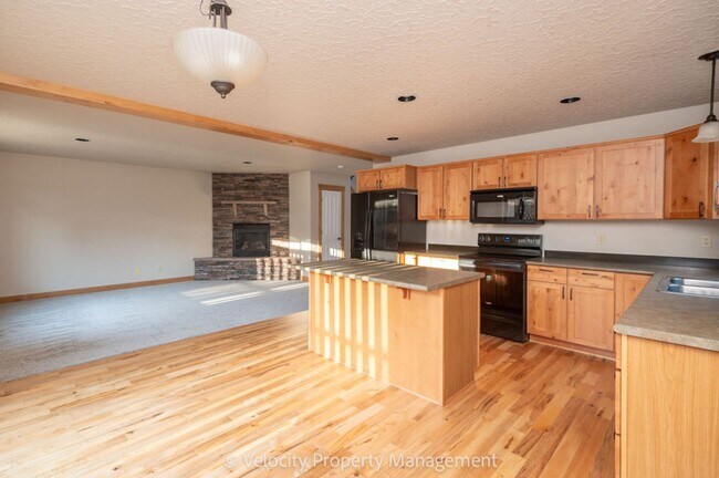 Foto del edificio - Modern Home in NE Bend with Private Fenced...