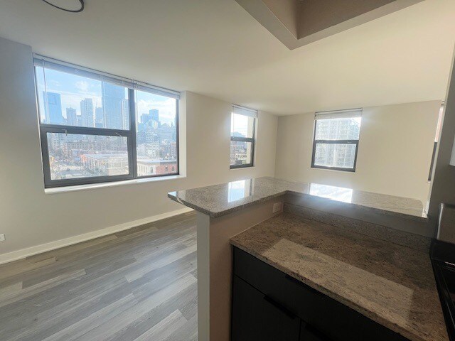 Foto del edificio - 70 W Huron St