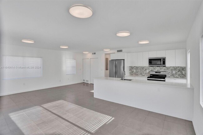 Foto del edificio - 737 NW 4th St