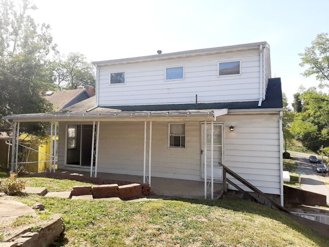 Building Photo - 3 Bedroom House with Large Garage in Westo...