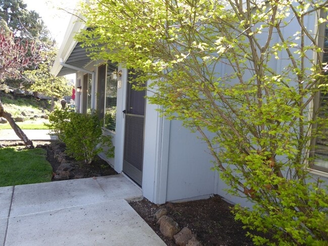 Building Photo - 1700 NE Wells Acres Rd