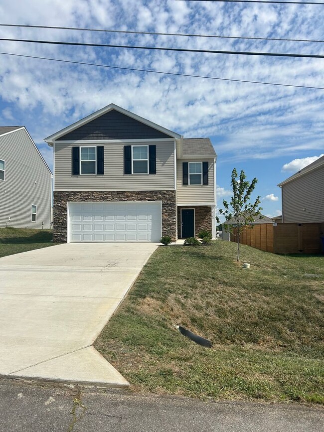 Building Photo - Beautiful new house in Talbott