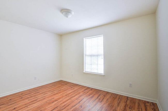 Building Photo - 3819 Westfield Dr