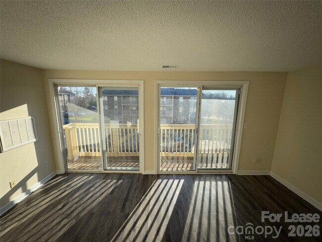 Building Photo - 1604 Arlyn Cir