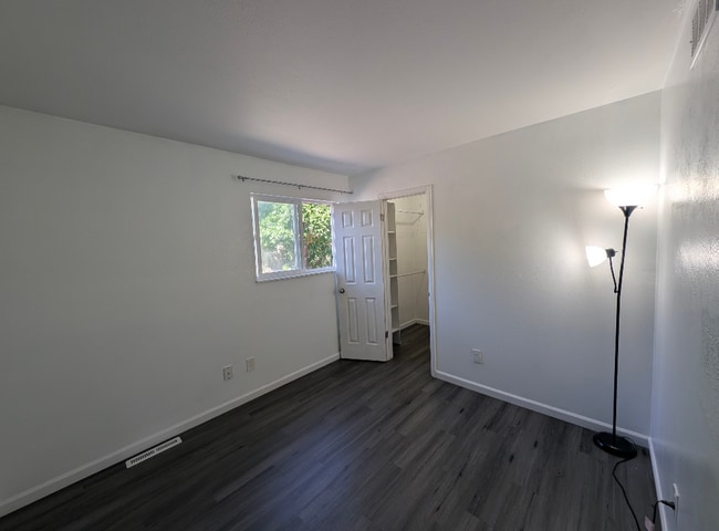 Building Photo - 7998 Chase Cir