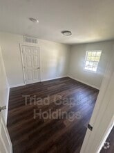 Building Photo - 502 Alexander St