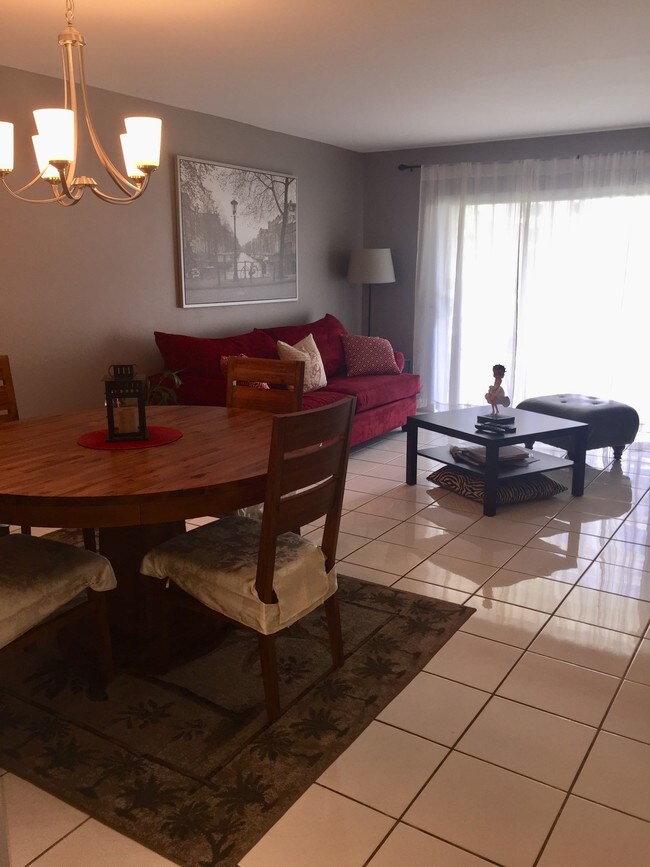 Foto del edificio - 8101 SW 72nd Ave