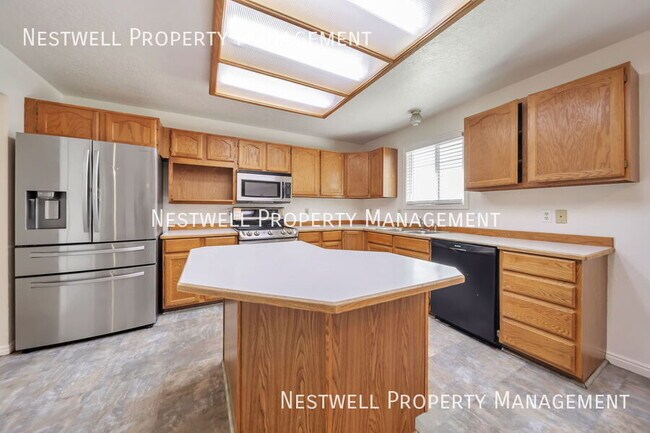 Building Photo - 716 S 1500 E St