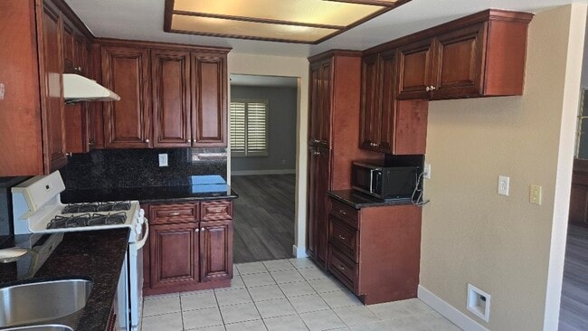 Building Photo - 24284 Seagreen Dr