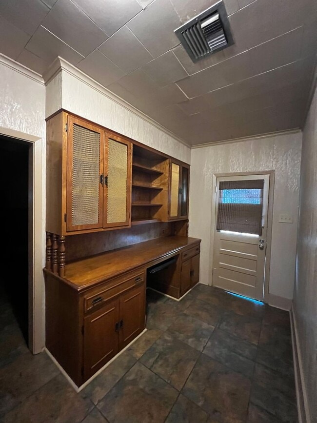 Building Photo - Four Bedroom, Two Bathroom , House Near UL...