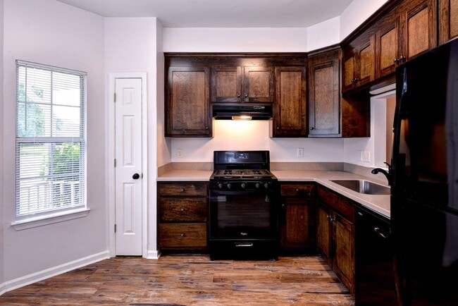 Building Photo - Coventry Townhome Move In Ready.