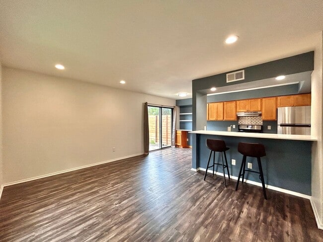 Building Photo - 6005 Cougar Dr