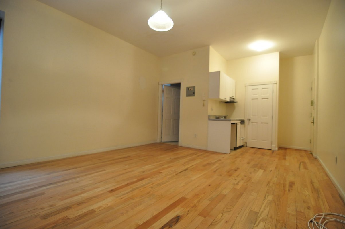 Building Photo - 60 W 129th St