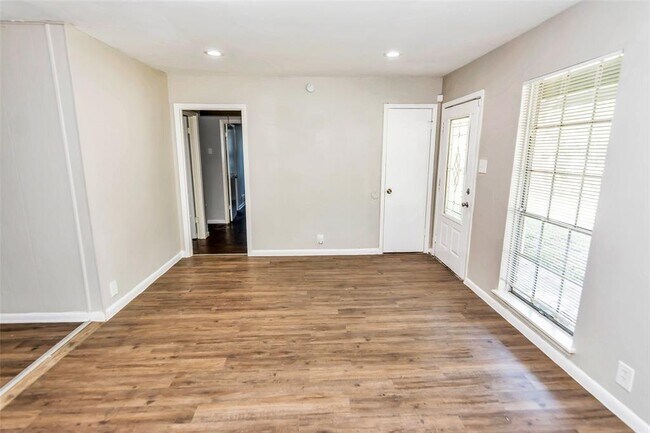 Foto del edificio - 5730 Newquay St