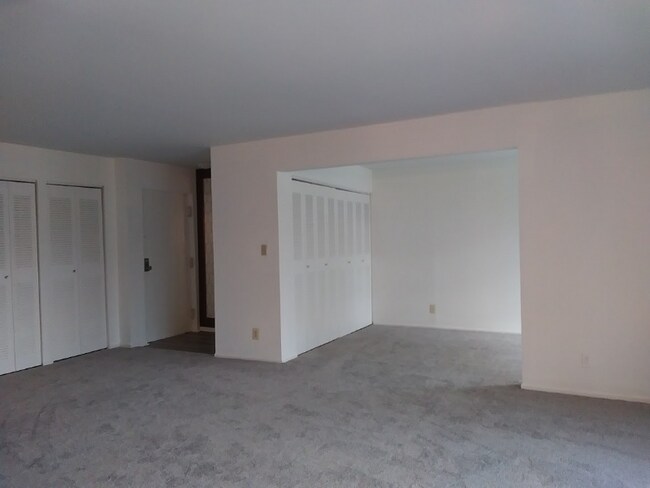 Foto del edificio - 7811 Dassett Ct