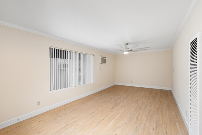 Building Photo - 2266 Cazador Dr