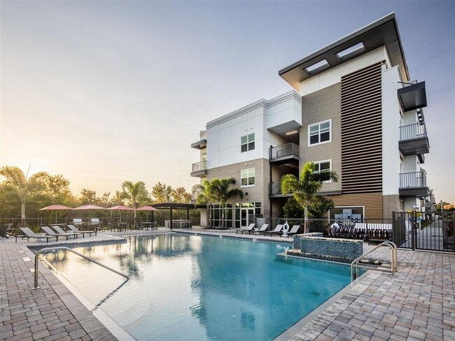 Building Photo - 10X Tarpon Springs