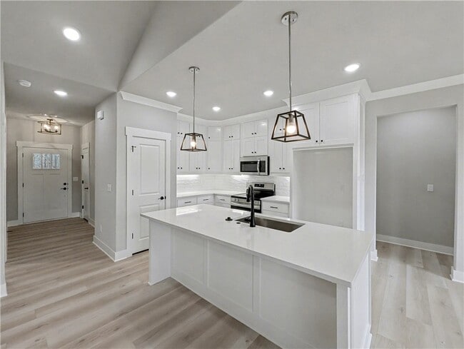 Building Photo - 52 Claxton Dr