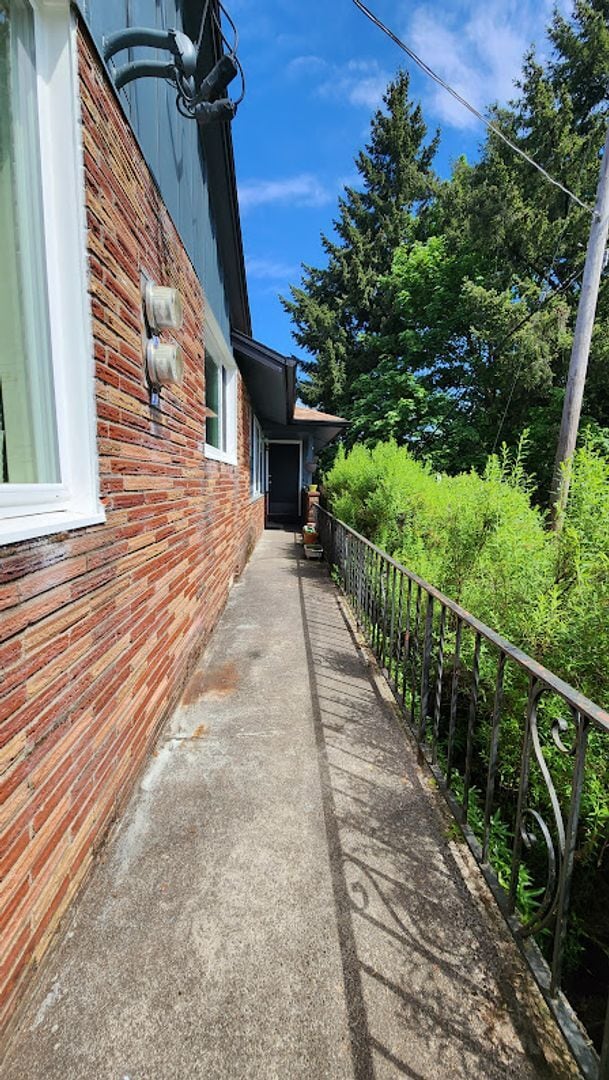 Building Photo - 1007-1019 SW Gaines St and 3521-3527 SW 10th Ave