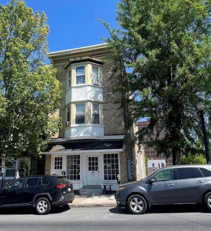 Foto principal - 625 E 4th St