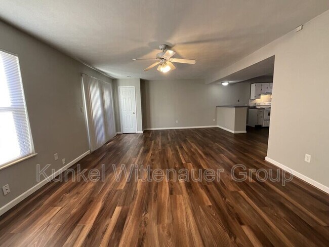 Foto del edificio - 415 Williamsburg Dr