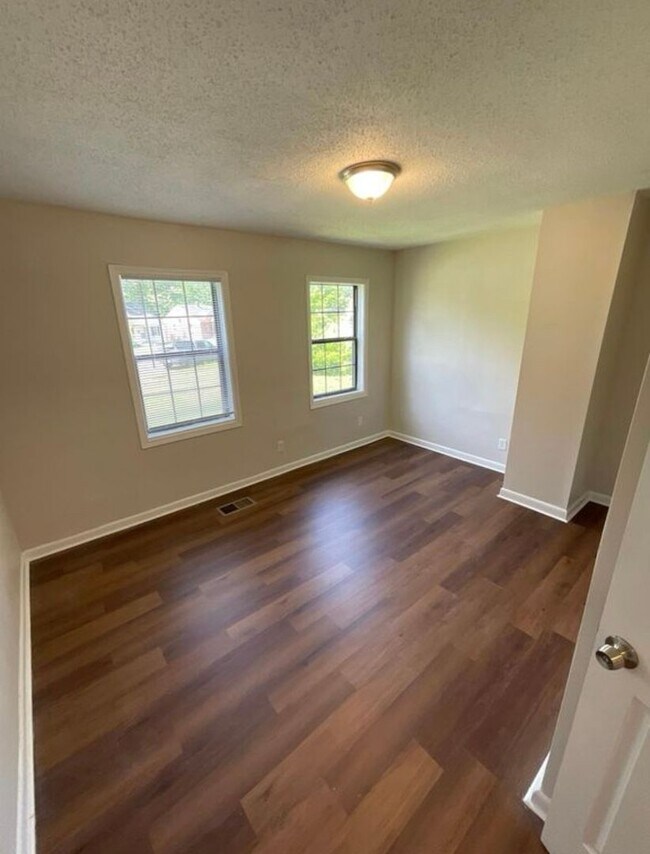 Foto del edificio - Spacious 5BR House in Memphis