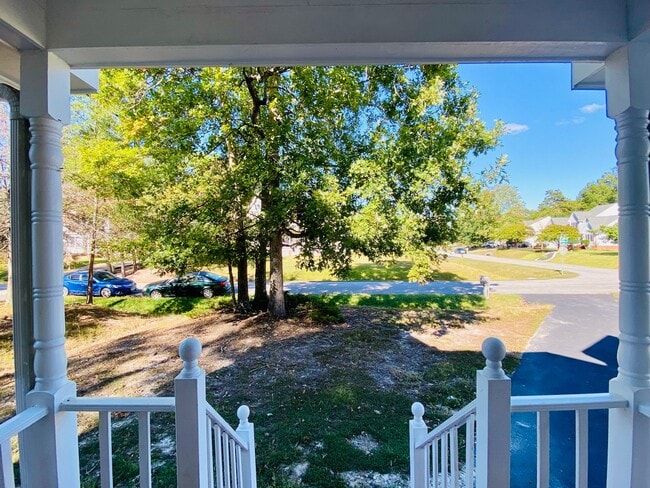 Building Photo - Beautiful and Spacious 3bdrm/2.5bth Home C...