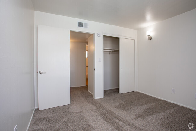 1BR, 1BA - 613 SF - The Palace Apartments