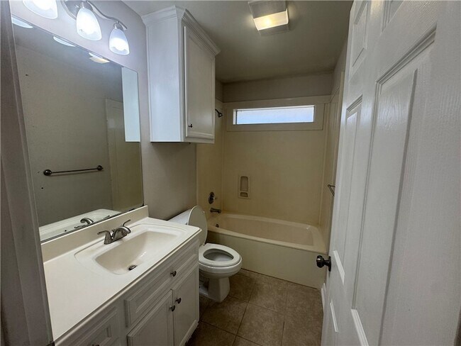 Building Photo - 205 Rugen Ln